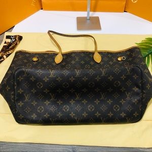 S O L D โผ๏ธ Louis Vuitton Neverfull GM purse